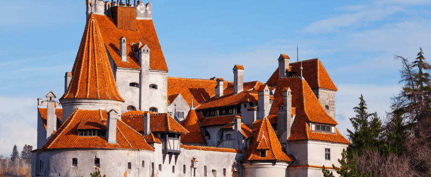 ¿Es realmente el Castillo de Drácula? Descubre la verdad detrás de la leyenda. 